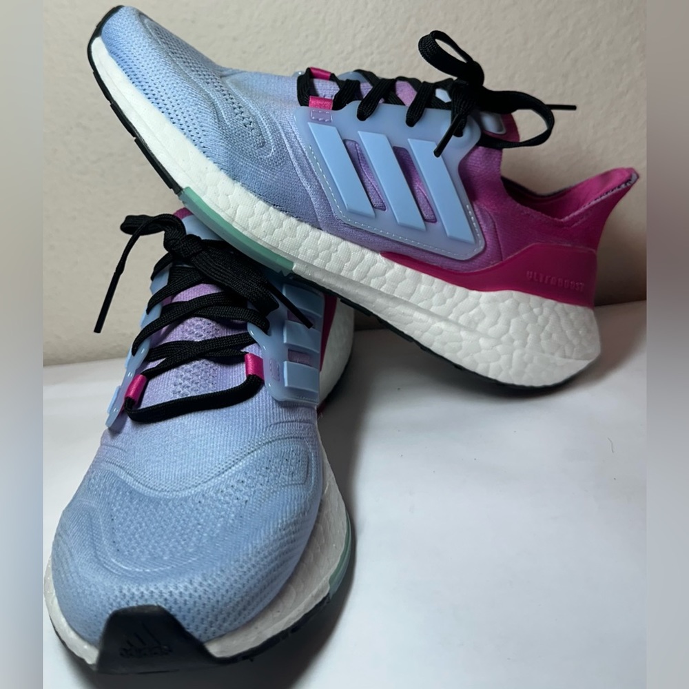 Adidas Ultraboost 22 Low Top Sneakers in Purple Light Blue Size 6.5